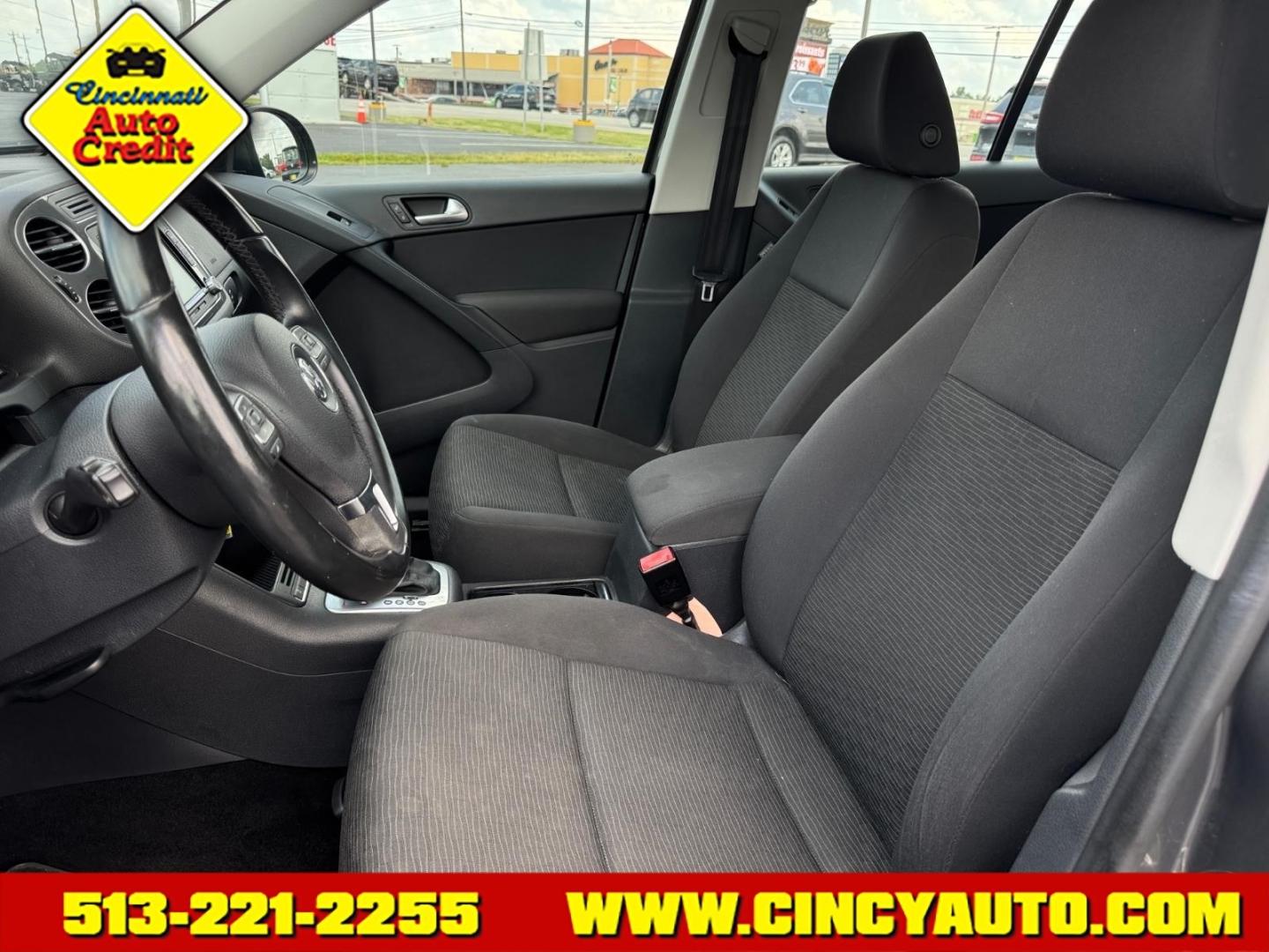 2015 Pepper Gray Metallic U5u5 Volkswagen Tiguan SE 4Motion (WVGBV7AX9FW) with an 2.0L 2.0L Turbo I4 200hp 207ft. lbs. Direct Injection engine, 6-speed Automatic with Tiptronic transmission, located at 5489 Dixie Highway, Fairfield, OH, 45014, (513) 221-2255, 39.333084, -84.523834- Photo#5