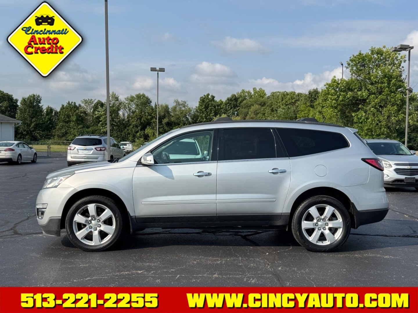 2017 Silver Ice Metallic 17u Chevrolet Traverse LT (1GNKRGKD5HJ) with an 3.6L 3.6L V6 281hp 266ft. lbs. Direct Injection engine, 6-Speed Shiftable Automatic transmission, located at 5489 Dixie Highway, Fairfield, OH, 45014, (513) 221-2255, 39.333084, -84.523834- Photo#1