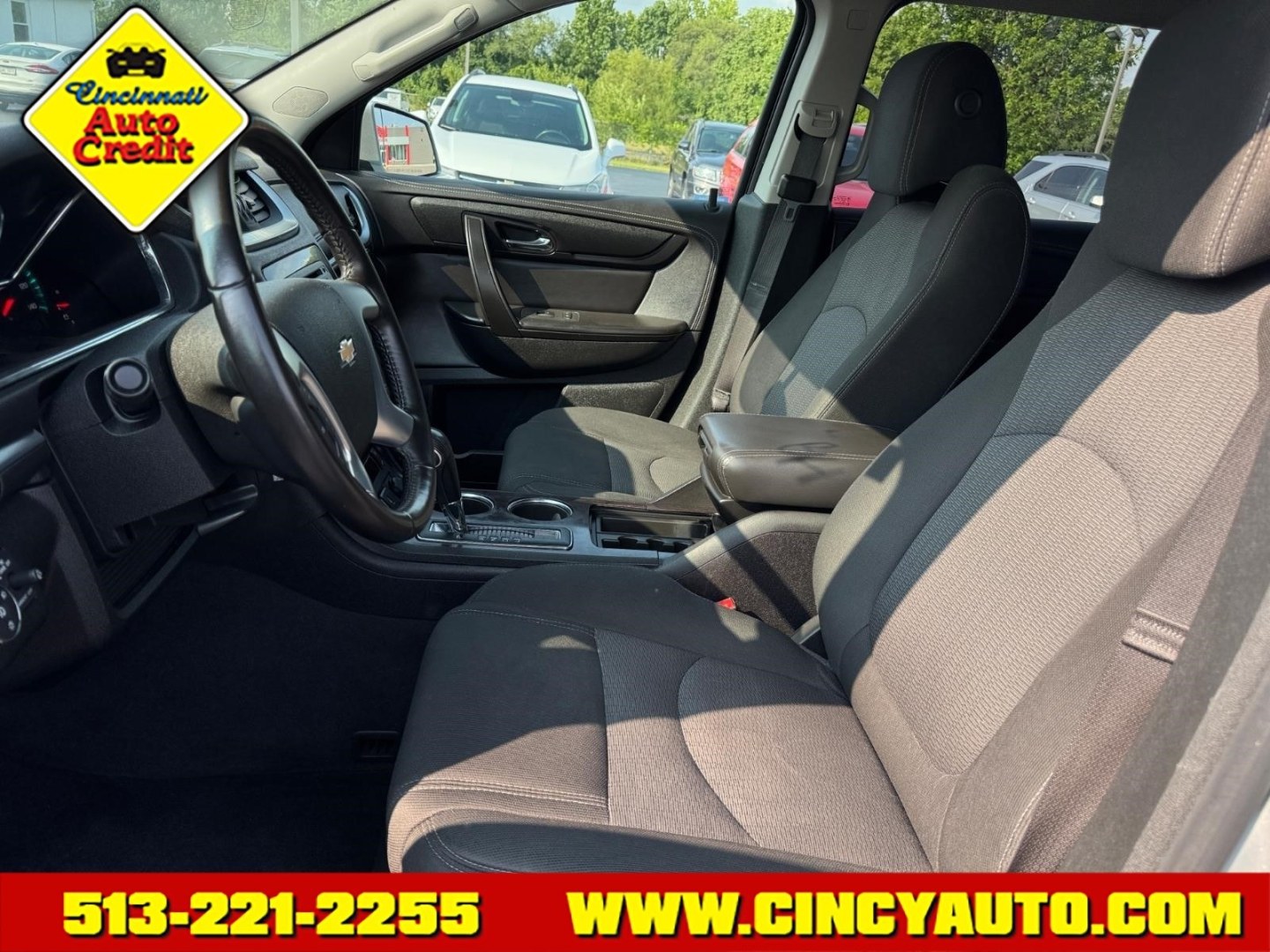 2017 Silver Ice Metallic 17u Chevrolet Traverse LT (1GNKRGKD5HJ) with an 3.6L 3.6L V6 281hp 266ft. lbs. Direct Injection engine, 6-Speed Shiftable Automatic transmission, located at 5489 Dixie Highway, Fairfield, OH, 45014, (513) 221-2255, 39.333084, -84.523834- Photo#5