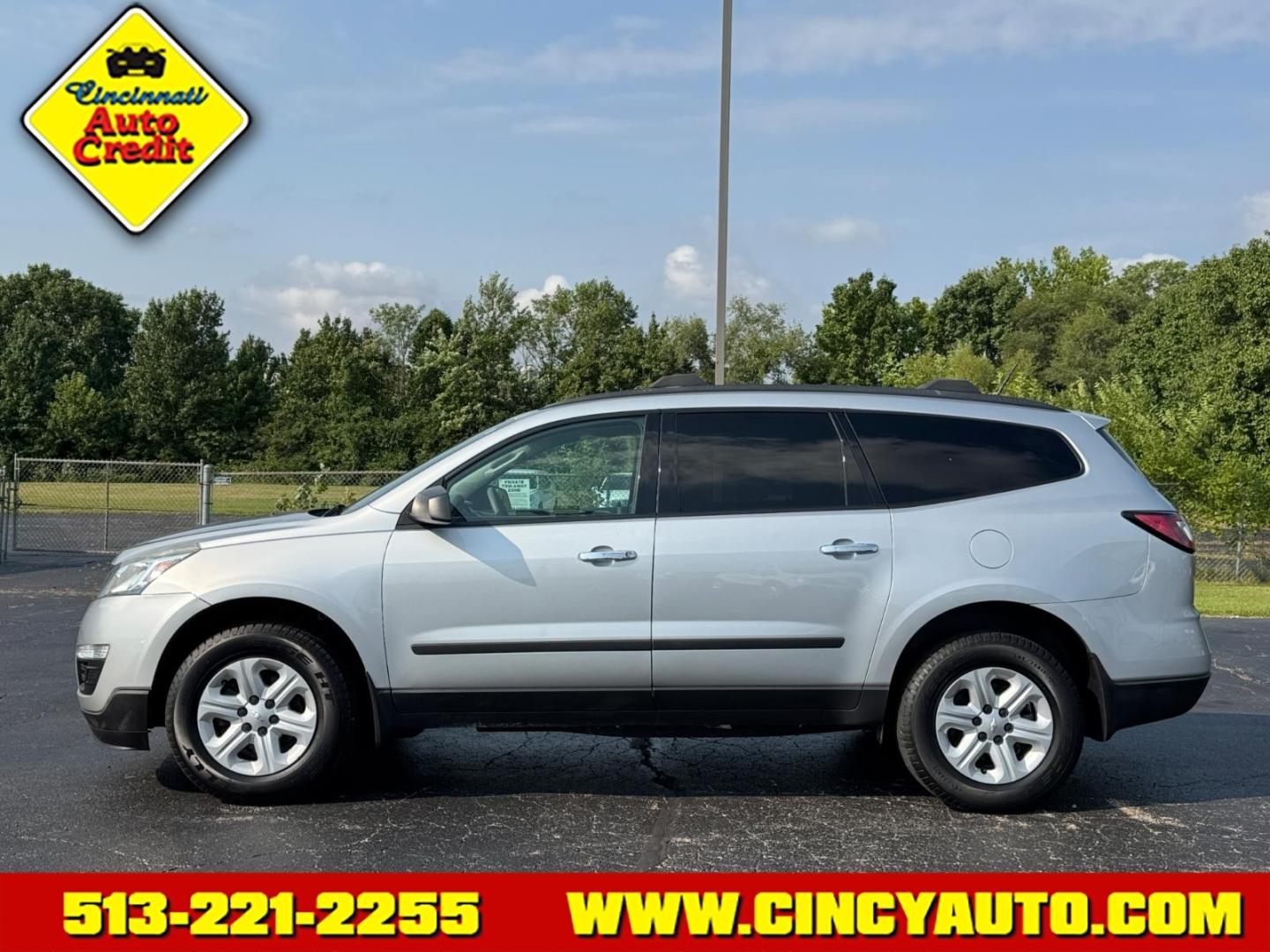 2017 Silver Ice Metallic 17u Chevrolet Traverse LS (1GNKRFKD0HJ) with an 3.6L 3.6L V6 281hp 266ft. lbs. Direct Injection engine, 6-Speed Shiftable Automatic transmission, located at 5489 Dixie Highway, Fairfield, OH, 45014, (513) 221-2255, 39.333084, -84.523834- Photo#1
