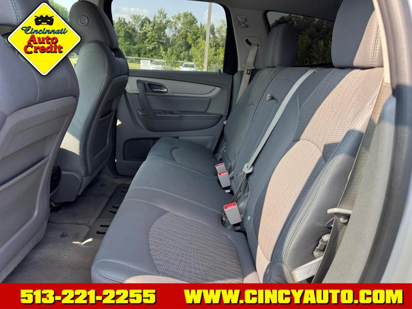2017 Silver Ice Metallic 17u Chevrolet Traverse LS (1GNKRFKD0HJ) with an 3.6L 3.6L V6 281hp 266ft. lbs. Direct Injection engine, 6-Speed Shiftable Automatic transmission, located at 5489 Dixie Highway, Fairfield, OH, 45014, (513) 221-2255, 39.333084, -84.523834- Photo#4