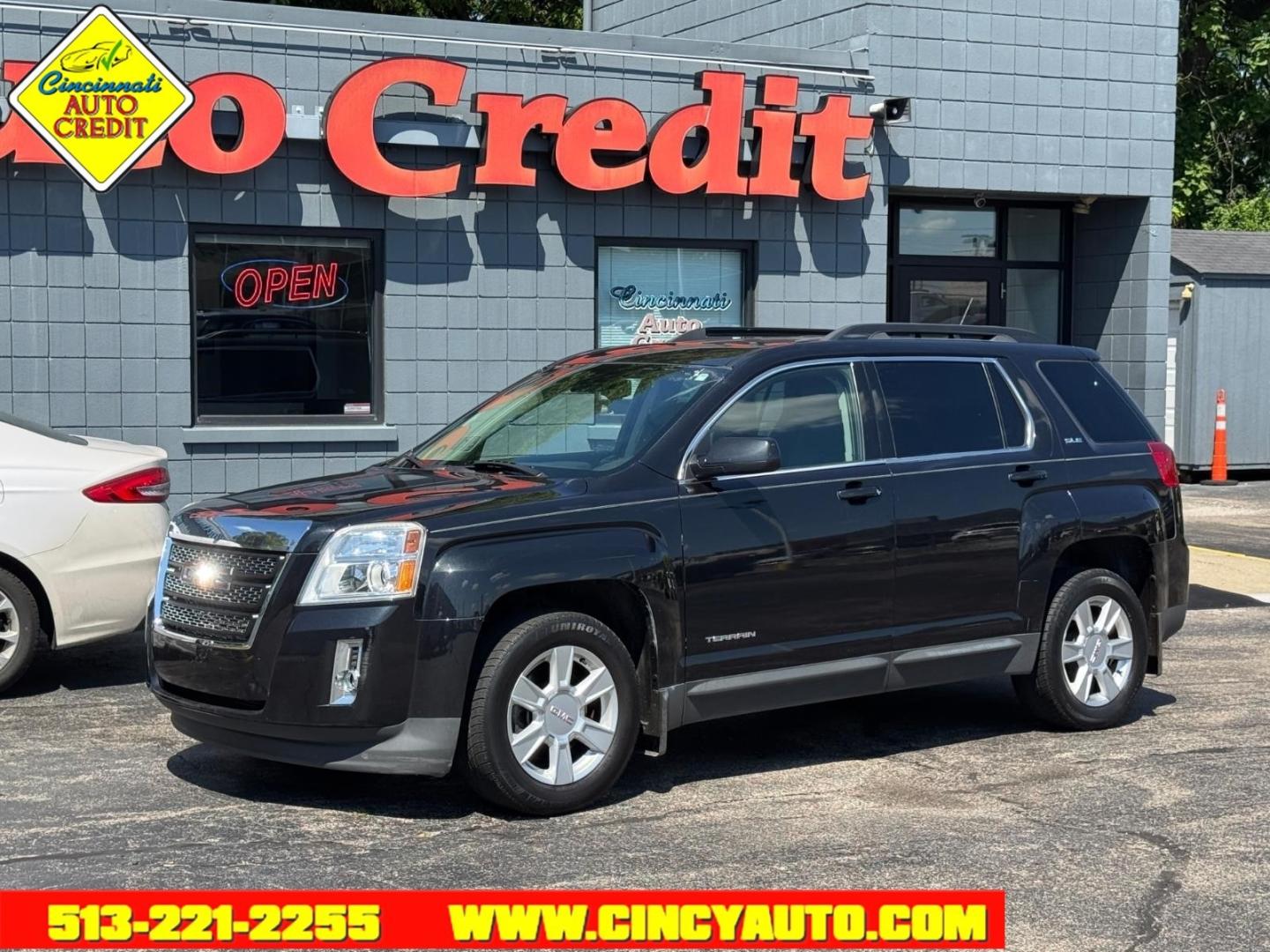 2013 Carbon Black Metallic GMC Terrain SLE-2 (2GKFLTEK8D6) with an 2.4L Ecotec 2.4L I4 182hp 172ft. lbs. Direct Injection engine, 6-Speed Shiftable Automatic transmission, located at 2813 Gilbert Avenue, Cincinnati, OH, 45206, (513) 221-2255, 39.130219, -84.489189- Photo#0