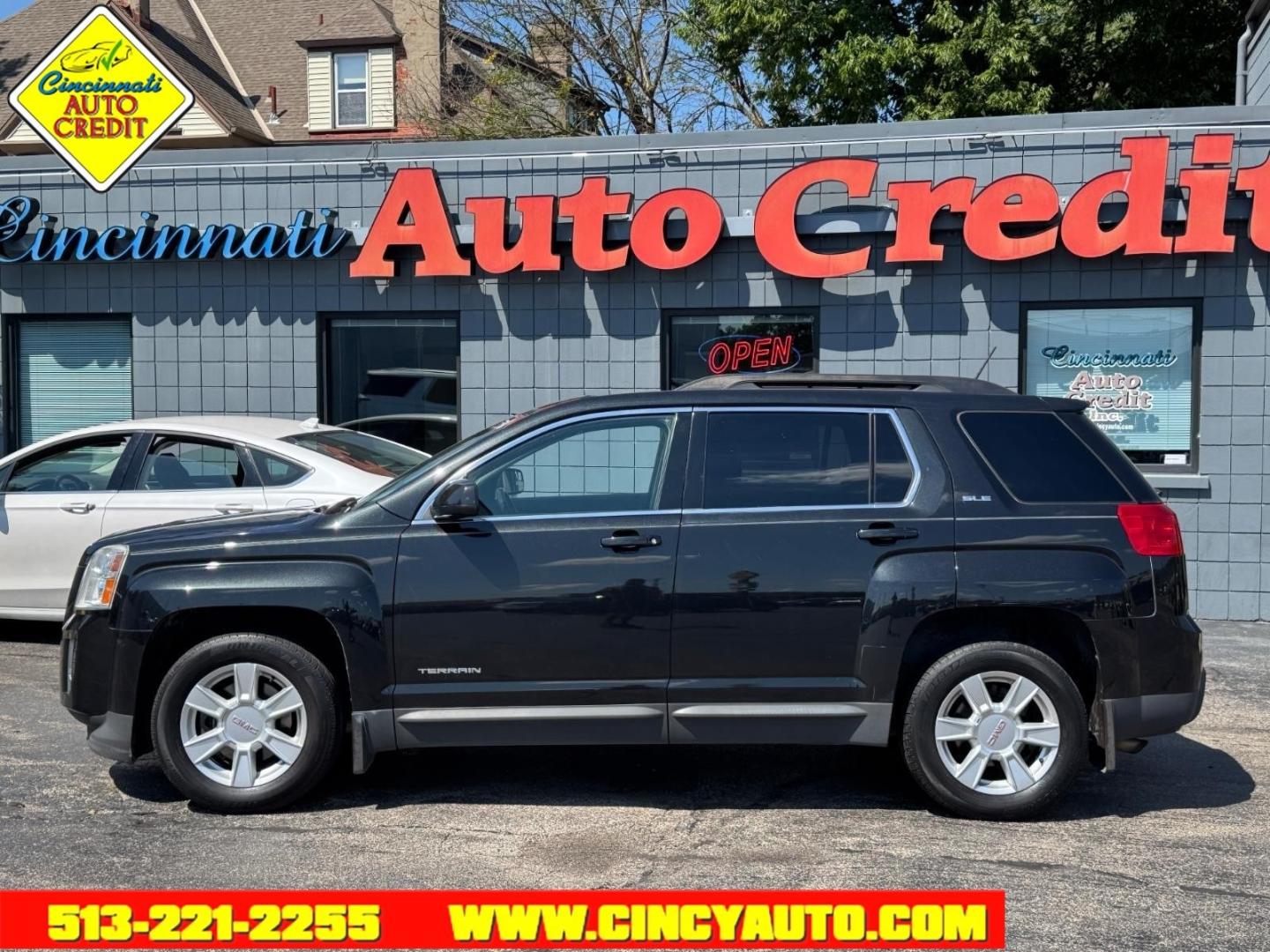 2013 Carbon Black Metallic GMC Terrain SLE-2 (2GKFLTEK8D6) with an 2.4L Ecotec 2.4L I4 182hp 172ft. lbs. Direct Injection engine, 6-Speed Shiftable Automatic transmission, located at 2813 Gilbert Avenue, Cincinnati, OH, 45206, (513) 221-2255, 39.130219, -84.489189- Photo#1