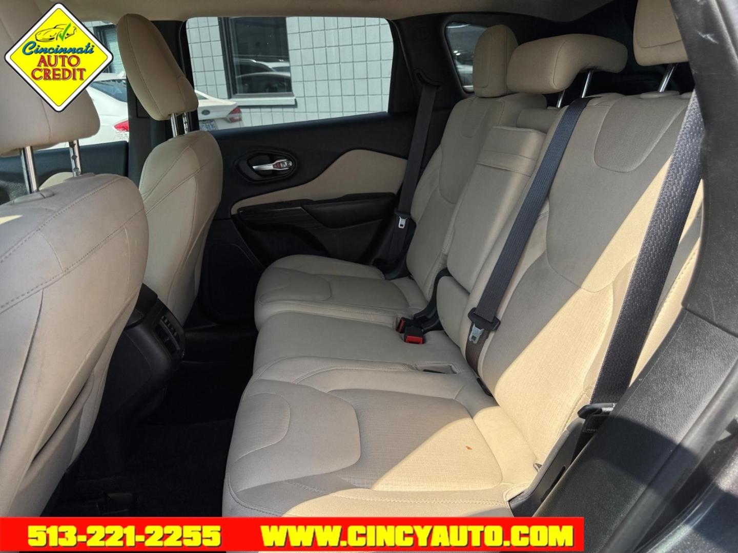 2016 Granite Crystal Metallic Clear Coat Pau Jeep Cherokee Latitude (1C4PJLCB0GW) with an 2.4L 2.4L I4 180hp 171ft. lbs. Fuel Injected engine, 9-Speed Shiftable Automatic transmission, located at 2813 Gilbert Avenue, Cincinnati, OH, 45206, (513) 221-2255, 39.130219, -84.489189- Photo#4