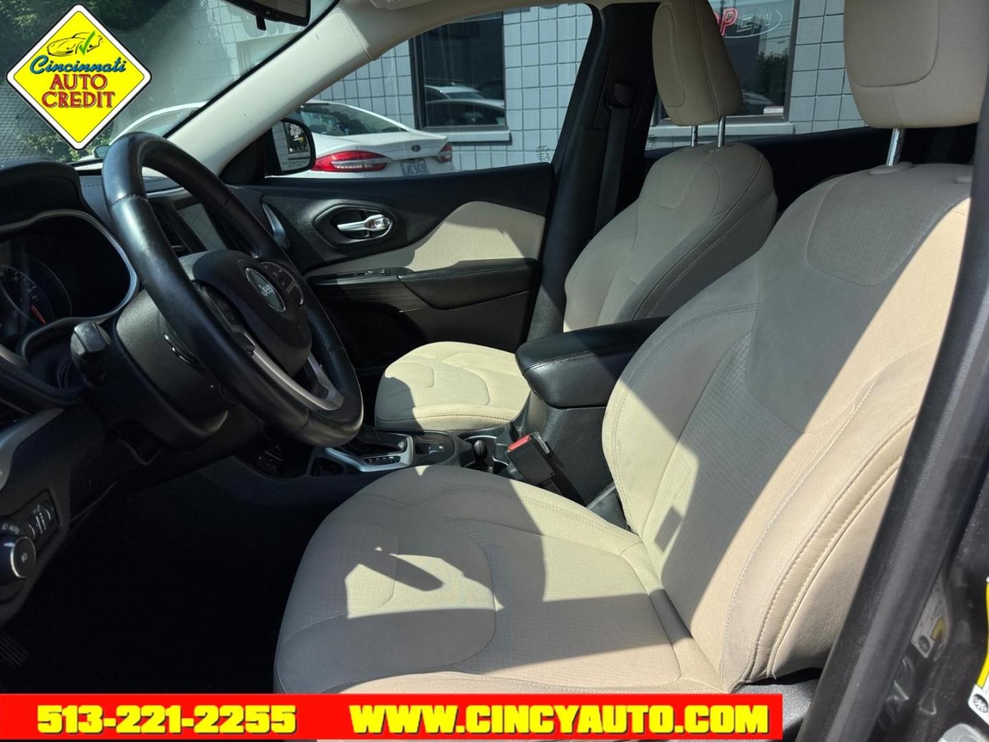 2016 Granite Crystal Metallic Clear Coat Pau Jeep Cherokee Latitude (1C4PJLCB0GW) with an 2.4L 2.4L I4 180hp 171ft. lbs. Fuel Injected engine, 9-Speed Shiftable Automatic transmission, located at 2813 Gilbert Avenue, Cincinnati, OH, 45206, (513) 221-2255, 39.130219, -84.489189- Photo#5