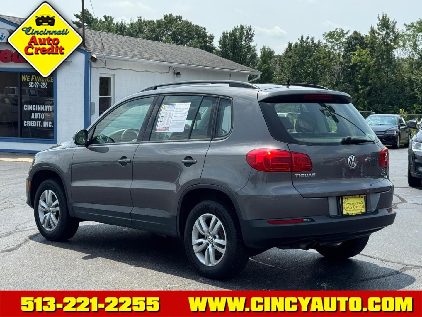 2016 Pepper Grey Metallic U5u5 Volkswagen Tiguan 2.0T SEL 4Motion (WVGBV7AXXGW) with an 2.0L 2.0L Turbo I4 200hp 207ft. lbs. Fuel Injected engine, 6-speed Automatic with Tiptronic transmission, located at 5489 Dixie Highway, Fairfield, OH, 45014, (513) 221-2255, 39.333084, -84.523834- Photo#2