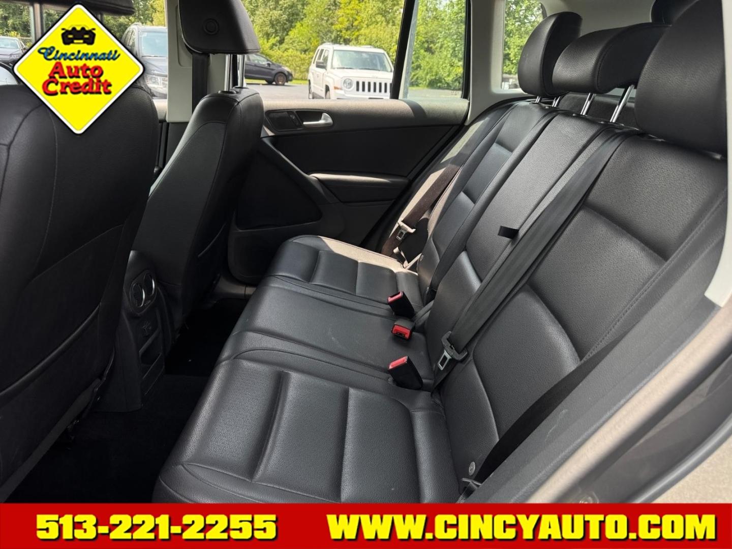 2016 Pepper Grey Metallic U5u5 Volkswagen Tiguan 2.0T SEL 4Motion (WVGBV7AXXGW) with an 2.0L 2.0L Turbo I4 200hp 207ft. lbs. Fuel Injected engine, 6-speed Automatic with Tiptronic transmission, located at 5489 Dixie Highway, Fairfield, OH, 45014, (513) 221-2255, 39.333084, -84.523834- Photo#4
