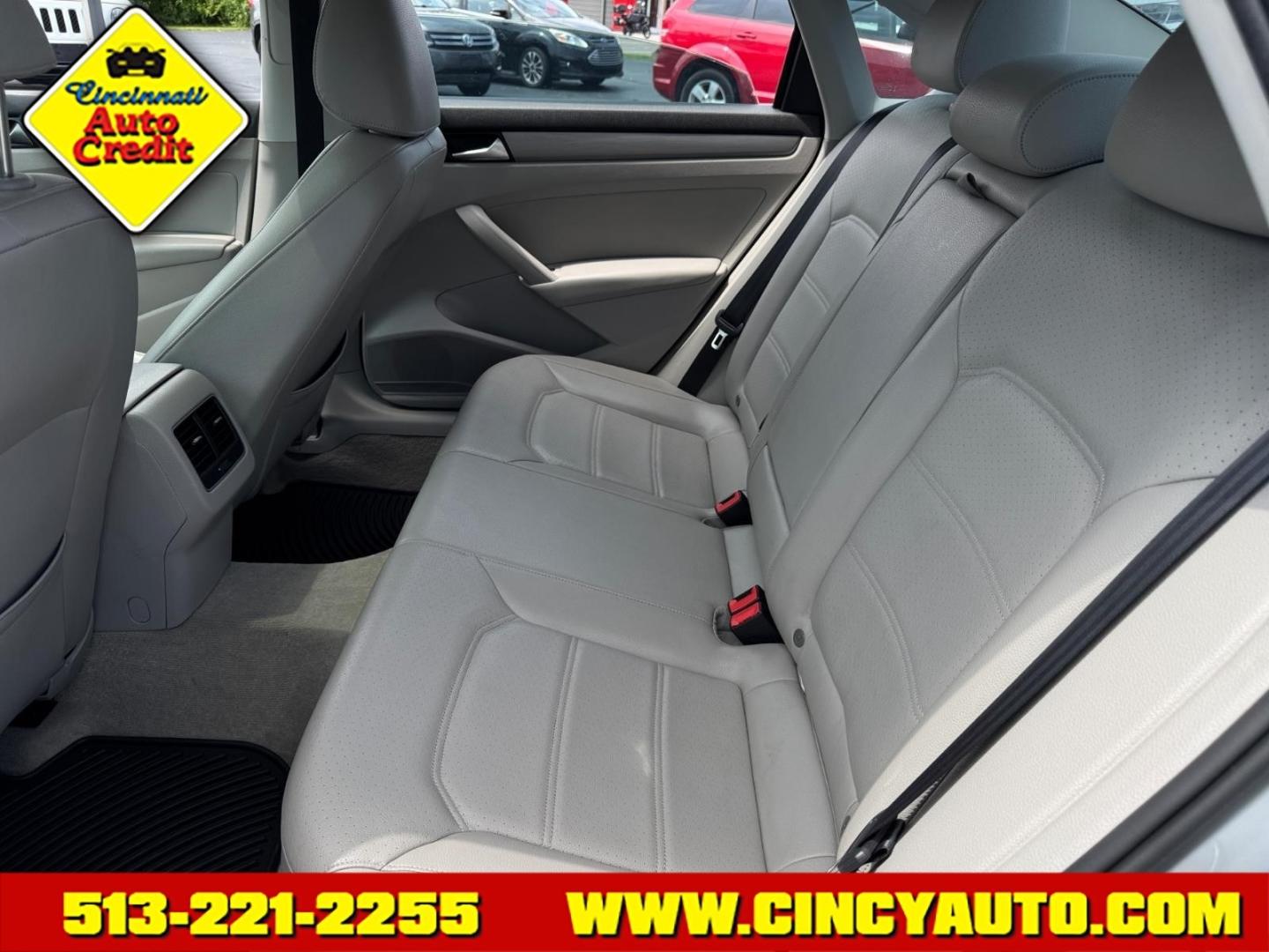 2014 Reflex Silver Metallic 8e8e Volkswagen Passat 1.8T SE PZEV (1VWBT7A3XEC) with an 1.8L 1.8L Turbo I4 170hp 184ft. lbs. PZEV Fuel Injected engine, 6-speed Automatic with Tiptronic transmission, located at 5489 Dixie Highway, Fairfield, OH, 45014, (513) 221-2255, 39.333084, -84.523834- Photo#4