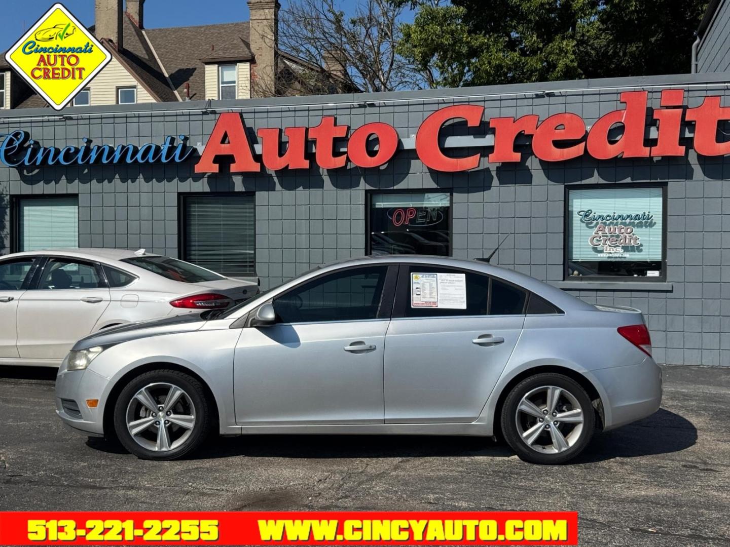 2014 Silver Ice Metallic Gan Chevrolet Cruze 2LT Auto (1G1PE5SBXE7) with an 1.4L Ecotec 1.4L Turbo I4 138hp 148ft. lbs. Sequential Multiport Fuel Injection engine, 6-Speed Shiftable Automatic transmission, located at 2813 Gilbert Avenue, Cincinnati, OH, 45206, (513) 221-2255, 39.130219, -84.489189- Photo#1