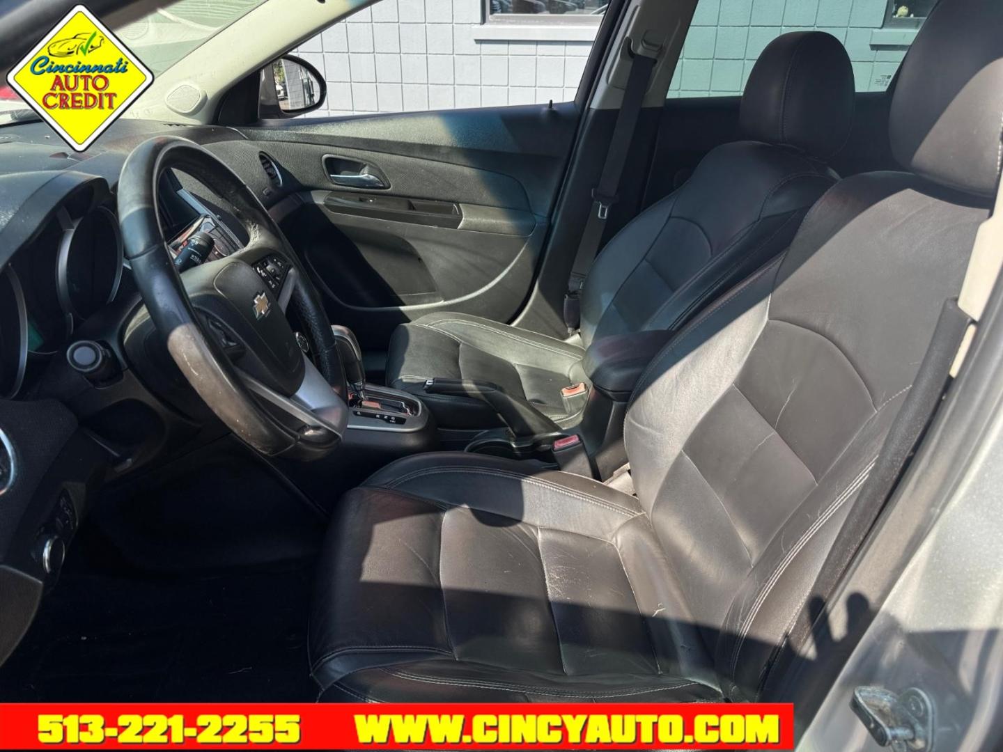 2014 Silver Ice Metallic Gan Chevrolet Cruze 2LT Auto (1G1PE5SBXE7) with an 1.4L Ecotec 1.4L Turbo I4 138hp 148ft. lbs. Sequential Multiport Fuel Injection engine, 6-Speed Shiftable Automatic transmission, located at 2813 Gilbert Avenue, Cincinnati, OH, 45206, (513) 221-2255, 39.130219, -84.489189- Photo#5