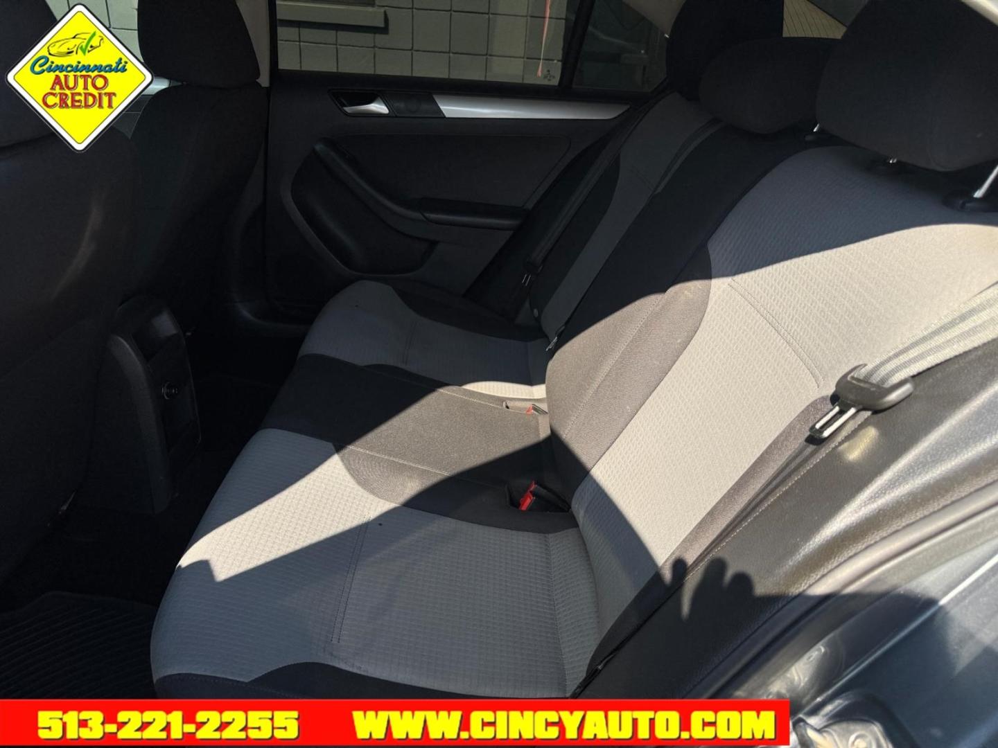 2017 Platinum Gray Metallic 2r2r Volkswagen Jetta 1.4T S (3VW2B7AJ0HM) with an 1.4L 1.4L Turbo I4 150hp 184ft. lbs. Direct Injection engine, 6-Speed Shiftable Automatic transmission, located at 2813 Gilbert Avenue, Cincinnati, OH, 45206, (513) 221-2255, 39.130219, -84.489189- Photo#4