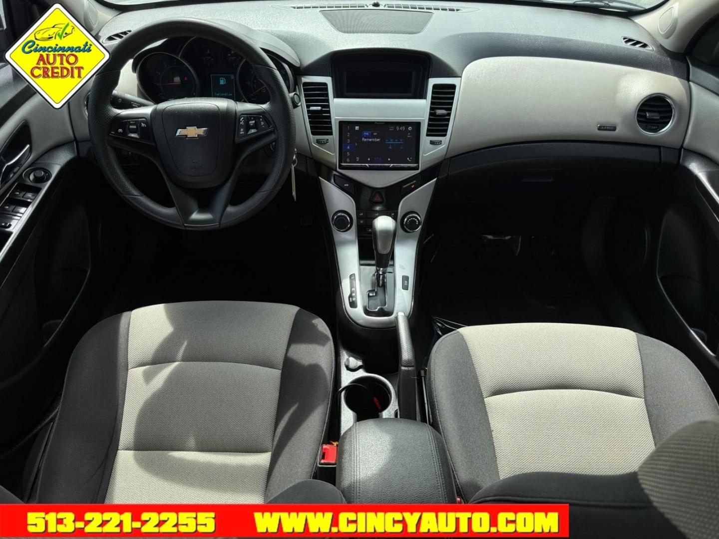 2012 Winter Frost Nissan Altima 2.5 S (1N4AL2AP9CN) with an 2.5L 2.5L I4 175hp 180ft. lbs. Fuel Injected engine, CVT transmission, located at 2813 Gilbert Avenue, Cincinnati, OH, 45206, (513) 221-2255, 39.130219, -84.489189- Photo#3