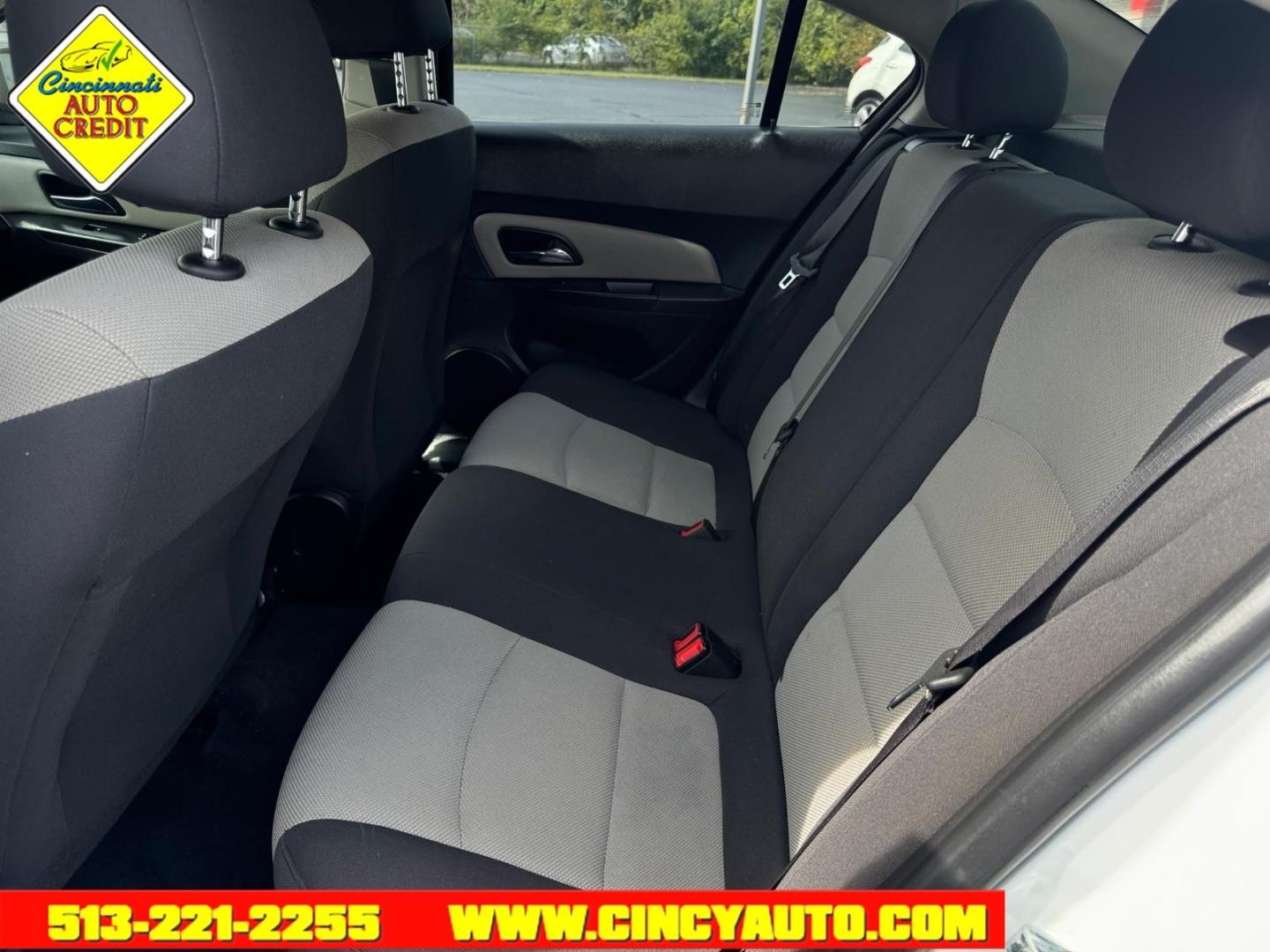 2012 Winter Frost Nissan Altima 2.5 S (1N4AL2AP9CN) with an 2.5L 2.5L I4 175hp 180ft. lbs. Fuel Injected engine, CVT transmission, located at 2813 Gilbert Avenue, Cincinnati, OH, 45206, (513) 221-2255, 39.130219, -84.489189- Photo#4