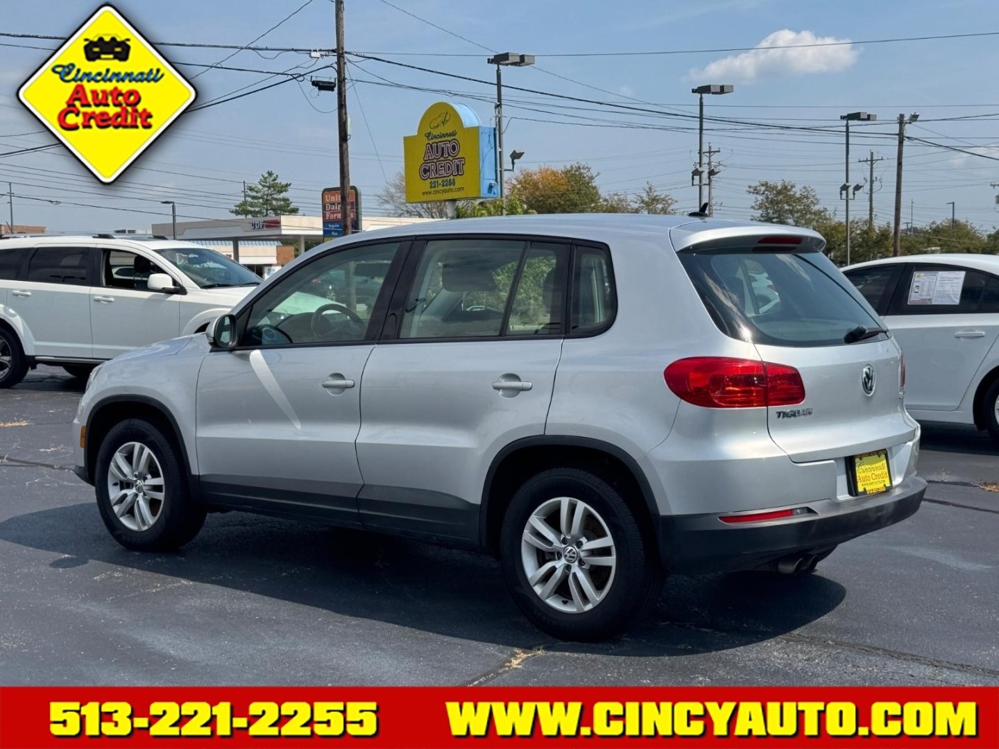 2013 Reflex Silver Metallic 8e8e Volkswagen Tiguan SE (WVGAV7AX1DW) with an 2.0L 2.0L Turbo I4 200hp 207ft. lbs. Fuel Injected engine, 6-speed Automatic with Tiptronic transmission, located at 5489 Dixie Highway, Fairfield, OH, 45014, (513) 221-2255, 39.333084, -84.523834- Photo#2