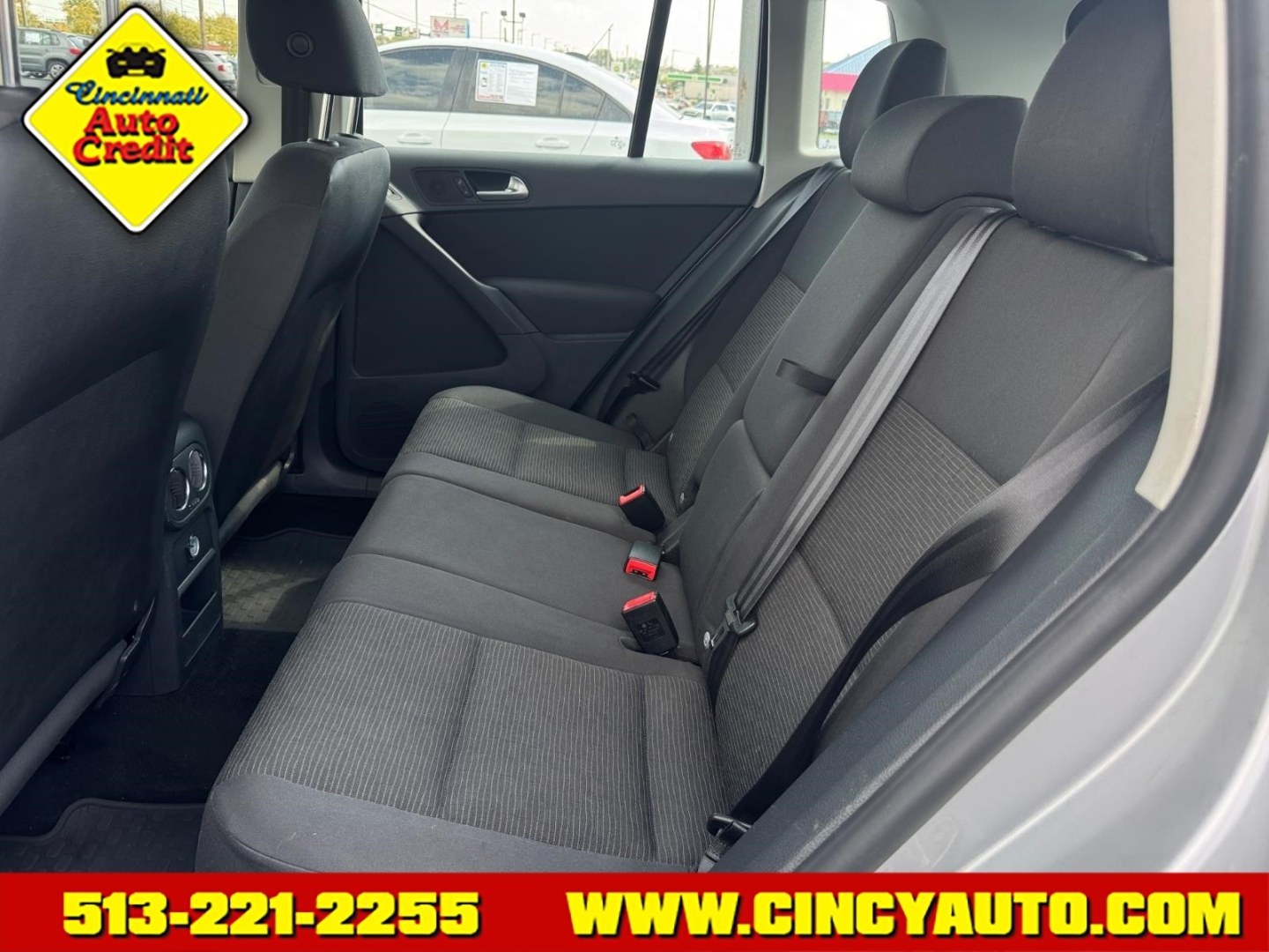 2013 Reflex Silver Metallic 8e8e Volkswagen Tiguan SE (WVGAV7AX1DW) with an 2.0L 2.0L Turbo I4 200hp 207ft. lbs. Fuel Injected engine, 6-speed Automatic with Tiptronic transmission, located at 5489 Dixie Highway, Fairfield, OH, 45014, (513) 221-2255, 39.333084, -84.523834- Photo#4