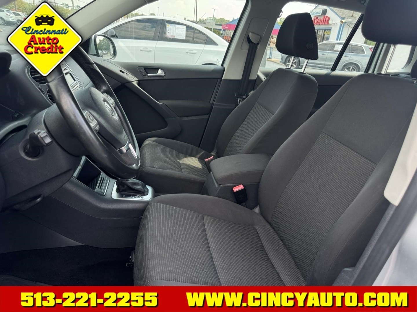 2013 Reflex Silver Metallic 8e8e Volkswagen Tiguan SE (WVGAV7AX1DW) with an 2.0L 2.0L Turbo I4 200hp 207ft. lbs. Fuel Injected engine, 6-speed Automatic with Tiptronic transmission, located at 5489 Dixie Highway, Fairfield, OH, 45014, (513) 221-2255, 39.333084, -84.523834- Photo#5