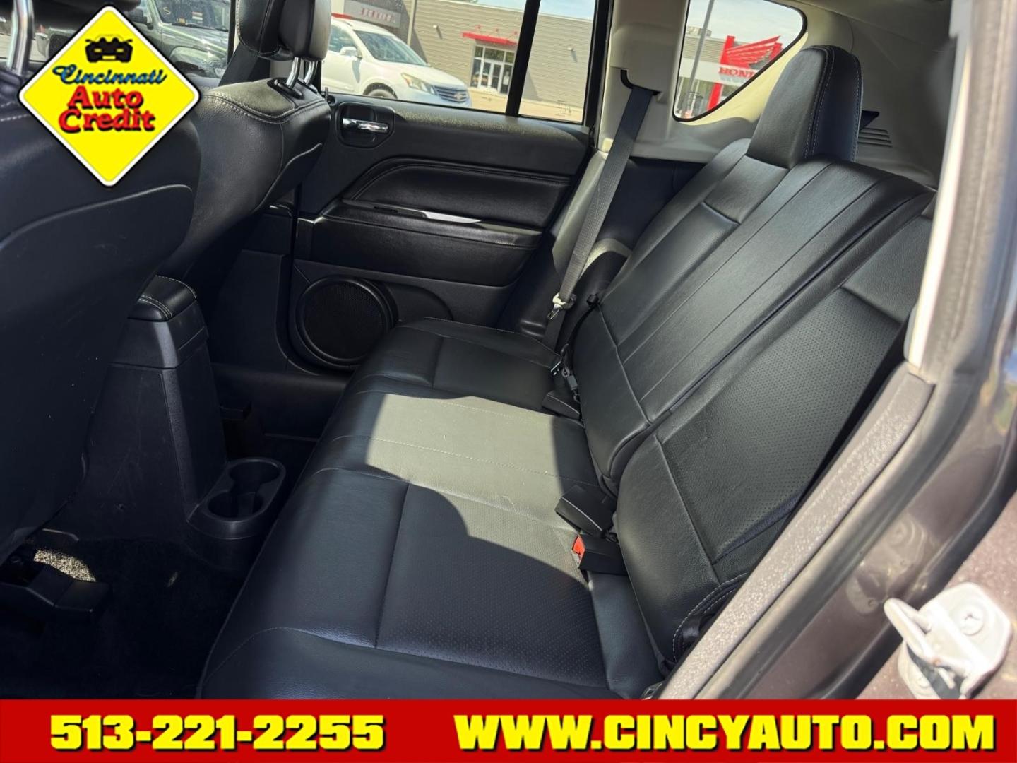 2015 Granite Crystal Metallic Clear Coat Pau Jeep Compass High Altitude Edition (1C4NJCEA2FD) with an 2.0L 2.0L I4 158hp 141ft. lbs. Fuel Injected engine, CVT transmission, located at 5489 Dixie Highway, Fairfield, OH, 45014, (513) 221-2255, 39.333084, -84.523834- Photo#4