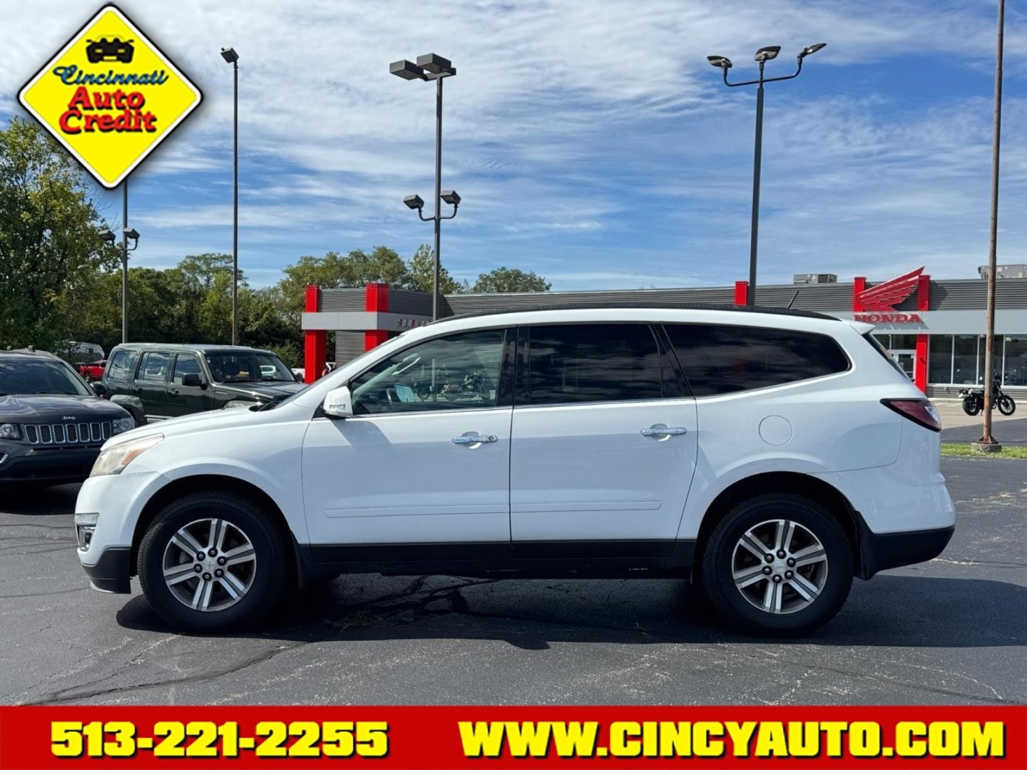 2017 Iridescent Pearl Tricoat G1w Chevrolet Traverse LT (1GNKRGKD6HJ) with an 3.6L 3.6L V6 281hp 266ft. lbs. Direct Injection engine, 6-Speed Shiftable Automatic transmission, located at 5489 Dixie Highway, Fairfield, OH, 45014, (513) 221-2255, 39.333084, -84.523834- Photo#1