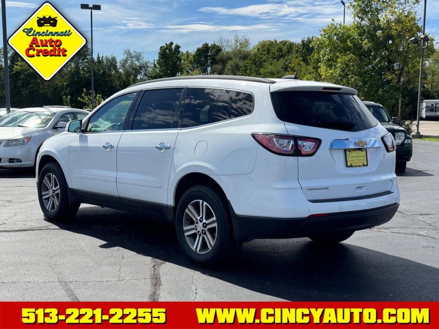 2017 Iridescent Pearl Tricoat G1w Chevrolet Traverse LT (1GNKRGKD6HJ) with an 3.6L 3.6L V6 281hp 266ft. lbs. Direct Injection engine, 6-Speed Shiftable Automatic transmission, located at 5489 Dixie Highway, Fairfield, OH, 45014, (513) 221-2255, 39.333084, -84.523834- Photo#2