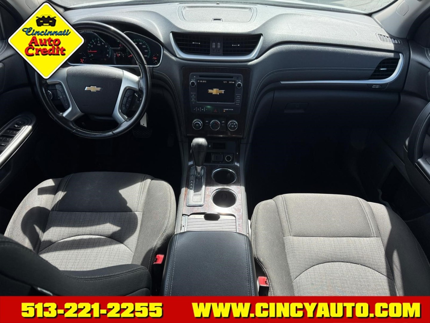 2017 Iridescent Pearl Tricoat G1w Chevrolet Traverse LT (1GNKRGKD6HJ) with an 3.6L 3.6L V6 281hp 266ft. lbs. Direct Injection engine, 6-Speed Shiftable Automatic transmission, located at 5489 Dixie Highway, Fairfield, OH, 45014, (513) 221-2255, 39.333084, -84.523834- Photo#3