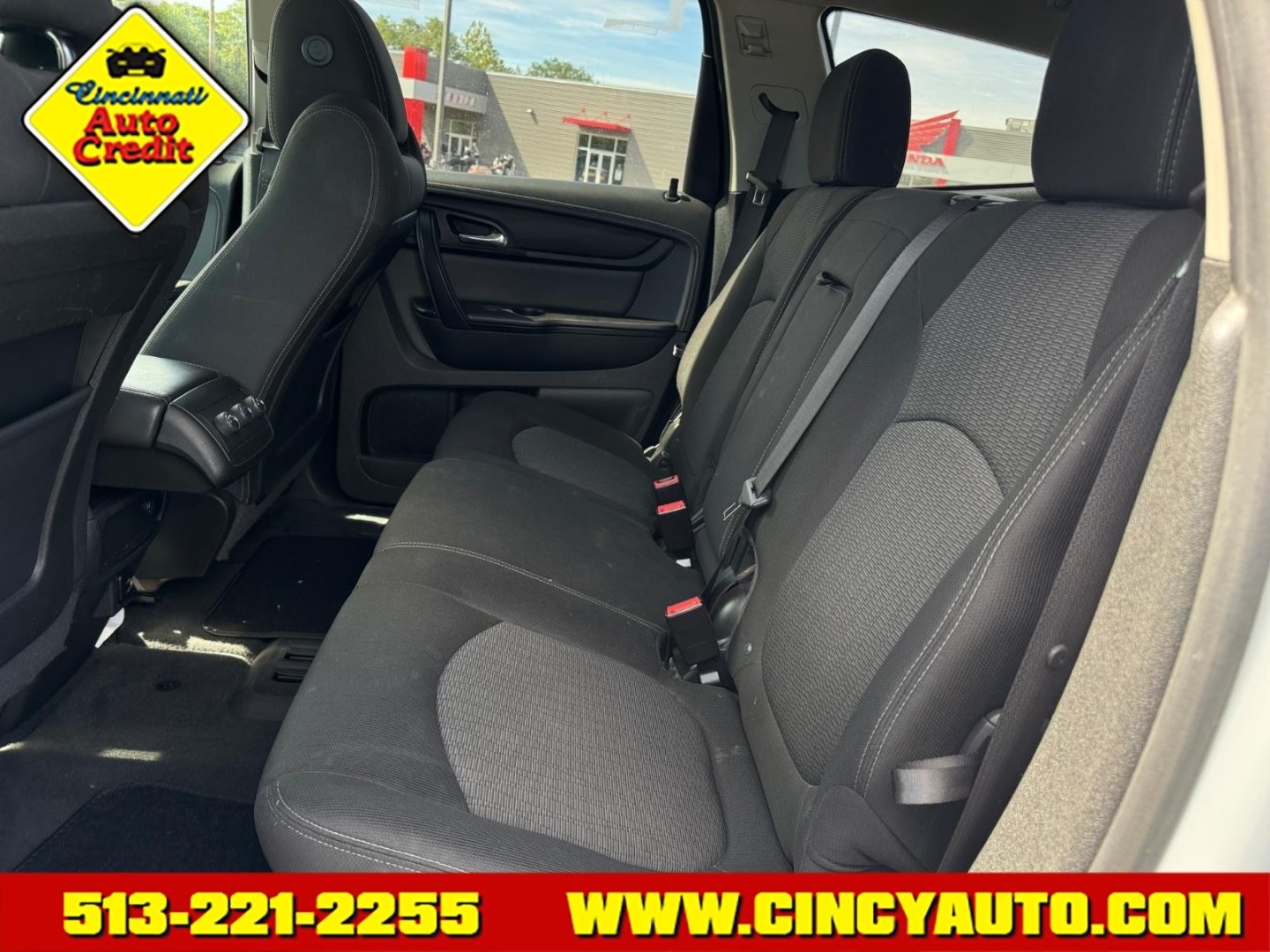 2017 Iridescent Pearl Tricoat G1w Chevrolet Traverse LT (1GNKRGKD6HJ) with an 3.6L 3.6L V6 281hp 266ft. lbs. Direct Injection engine, 6-Speed Shiftable Automatic transmission, located at 5489 Dixie Highway, Fairfield, OH, 45014, (513) 221-2255, 39.333084, -84.523834- Photo#4