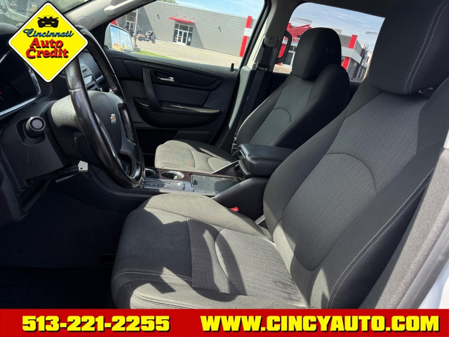 2017 Iridescent Pearl Tricoat G1w Chevrolet Traverse LT (1GNKRGKD6HJ) with an 3.6L 3.6L V6 281hp 266ft. lbs. Direct Injection engine, 6-Speed Shiftable Automatic transmission, located at 5489 Dixie Highway, Fairfield, OH, 45014, (513) 221-2255, 39.333084, -84.523834- Photo#5