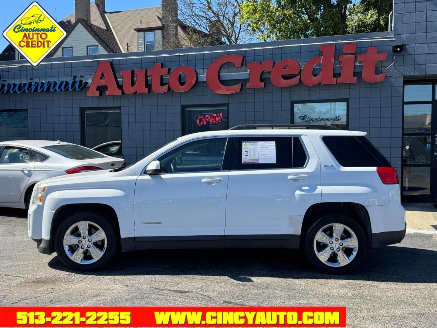 2014 Summit White Gaz GMC Terrain SLE-2 (2GKFLRE30E6) with an 3.6L 3.6L V6 301hp 272ft. lbs. Direct Injection engine, 6-Speed Shiftable Automatic transmission, located at 2813 Gilbert Avenue, Cincinnati, OH, 45206, (513) 221-2255, 39.130219, -84.489189- Photo#1