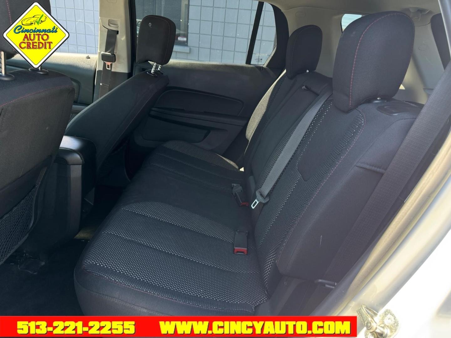 2014 Summit White Gaz GMC Terrain SLE-2 (2GKFLRE30E6) with an 3.6L 3.6L V6 301hp 272ft. lbs. Direct Injection engine, 6-Speed Shiftable Automatic transmission, located at 2813 Gilbert Avenue, Cincinnati, OH, 45206, (513) 221-2255, 39.130219, -84.489189- Photo#4