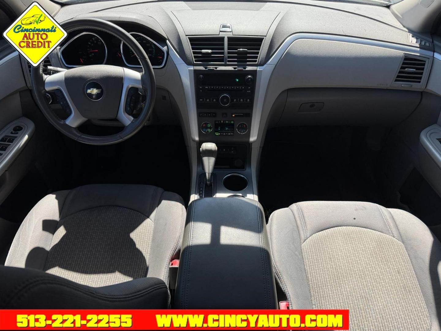 2010 Summit White Chevrolet Traverse LT (1GNLVGED7AJ) with an 3.6L 3.6L V6 281hp 266ft. lbs. Direct Injection engine, 6-Speed Shiftable Automatic transmission, located at 2813 Gilbert Avenue, Cincinnati, OH, 45206, (513) 221-2255, 39.130219, -84.489189- Photo#3