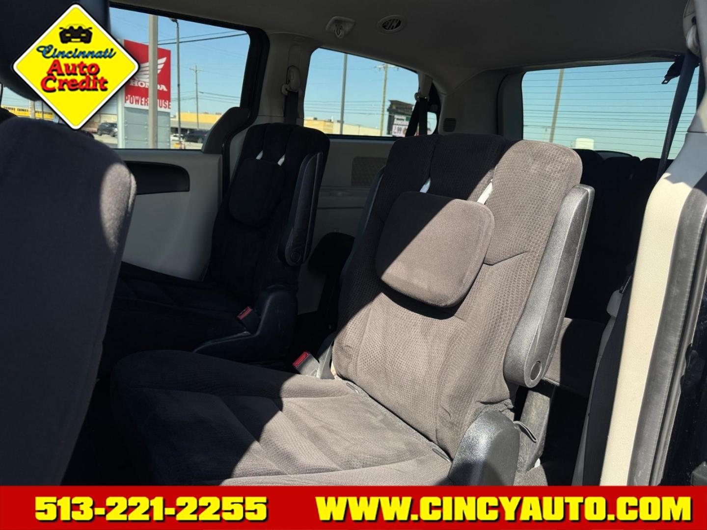 2014 Brilliant Black Crystal Pearl Coat Dodge Grand Caravan SE (2C4RDGBG3ER) with an 3.6L Pentastar 3.6L Flex Fuel V6 283hp 260ft. lbs. Fuel Injected engine, 6-Speed Shiftable Automatic transmission, located at 5489 Dixie Highway, Fairfield, OH, 45014, (513) 221-2255, 39.333084, -84.523834- Photo#4