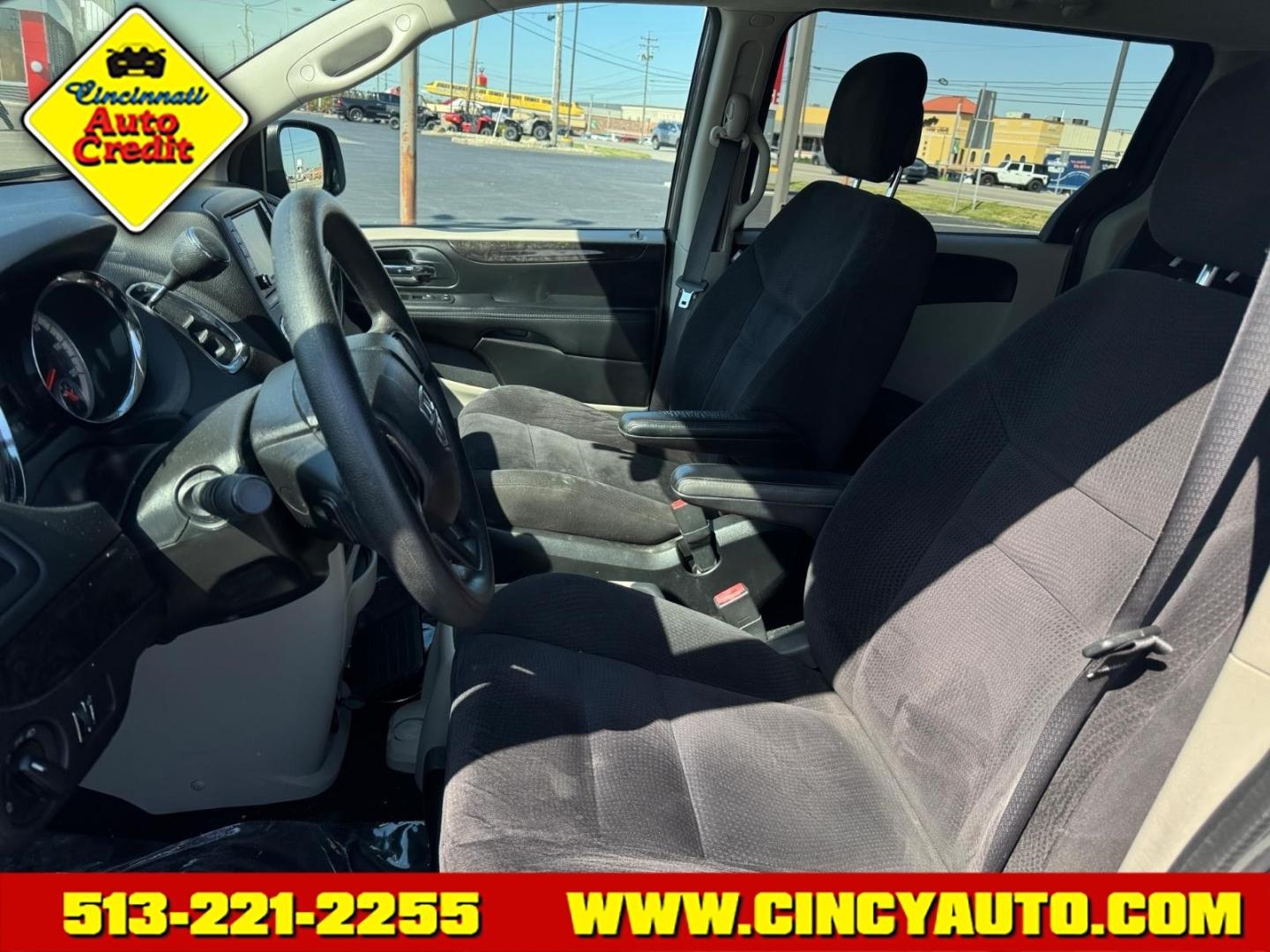 2014 Brilliant Black Crystal Pearl Coat Dodge Grand Caravan SE (2C4RDGBG3ER) with an 3.6L Pentastar 3.6L Flex Fuel V6 283hp 260ft. lbs. Fuel Injected engine, 6-Speed Shiftable Automatic transmission, located at 5489 Dixie Highway, Fairfield, OH, 45014, (513) 221-2255, 39.333084, -84.523834- Photo#5