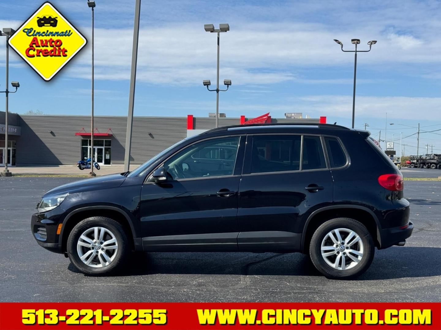 2016 Deep Black Pearl 2t2t Volkswagen Tiguan 2.0T SE 4Motion (WVGBV7AX4GW) with an 2.0L 2.0L Turbo I4 200hp 207ft. lbs. Fuel Injected engine, 6-speed Automatic with Tiptronic transmission, located at 5489 Dixie Highway, Fairfield, OH, 45014, (513) 221-2255, 39.333084, -84.523834- Photo#1