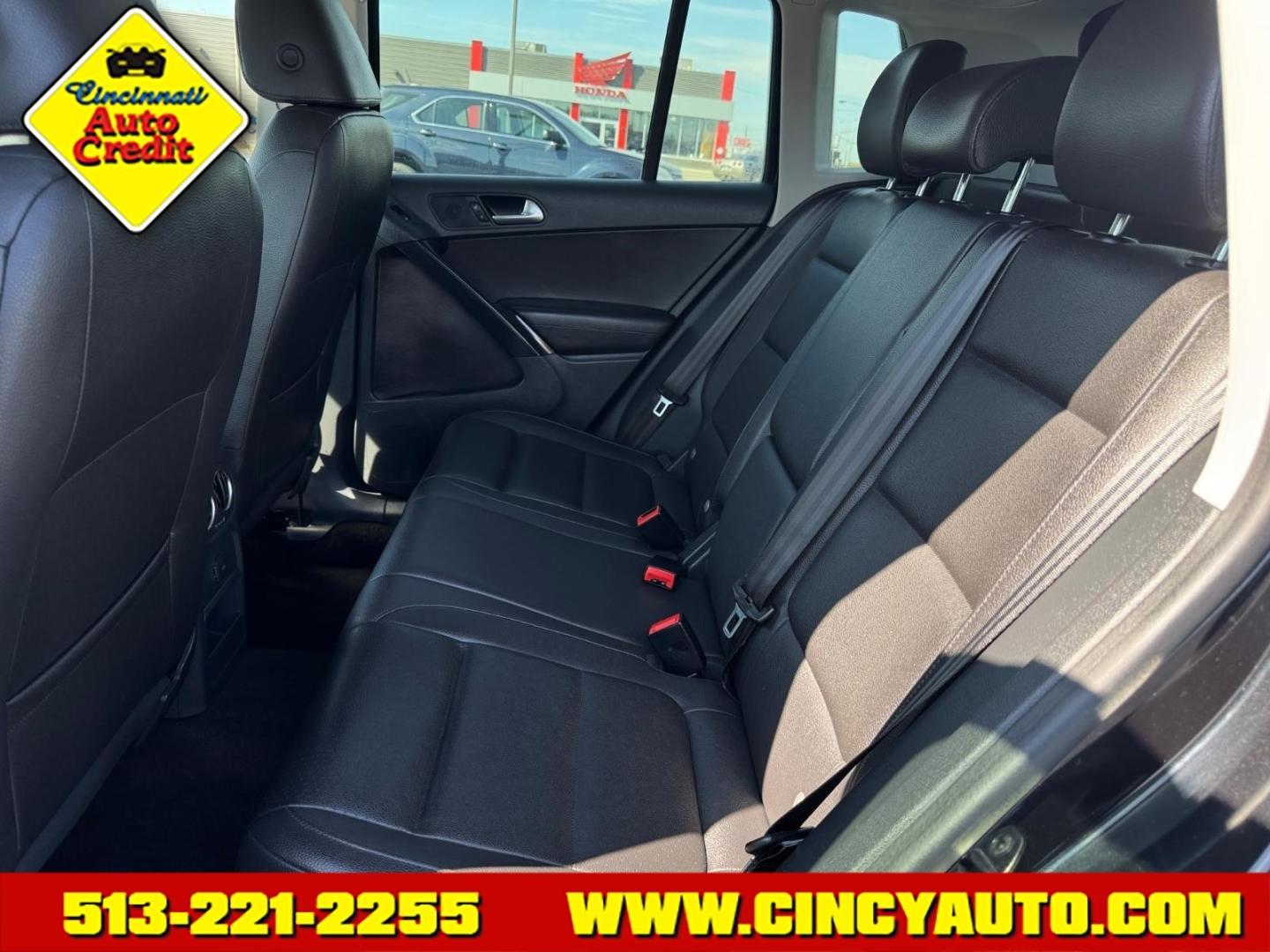 2016 Deep Black Pearl 2t2t Volkswagen Tiguan 2.0T SE 4Motion (WVGBV7AX4GW) with an 2.0L 2.0L Turbo I4 200hp 207ft. lbs. Fuel Injected engine, 6-speed Automatic with Tiptronic transmission, located at 5489 Dixie Highway, Fairfield, OH, 45014, (513) 221-2255, 39.333084, -84.523834- Photo#4
