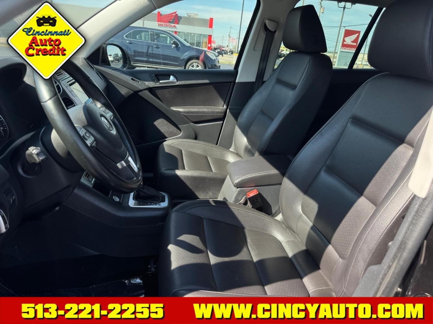 2016 Deep Black Pearl 2t2t Volkswagen Tiguan 2.0T SE 4Motion (WVGBV7AX4GW) with an 2.0L 2.0L Turbo I4 200hp 207ft. lbs. Fuel Injected engine, 6-speed Automatic with Tiptronic transmission, located at 5489 Dixie Highway, Fairfield, OH, 45014, (513) 221-2255, 39.333084, -84.523834- Photo#5