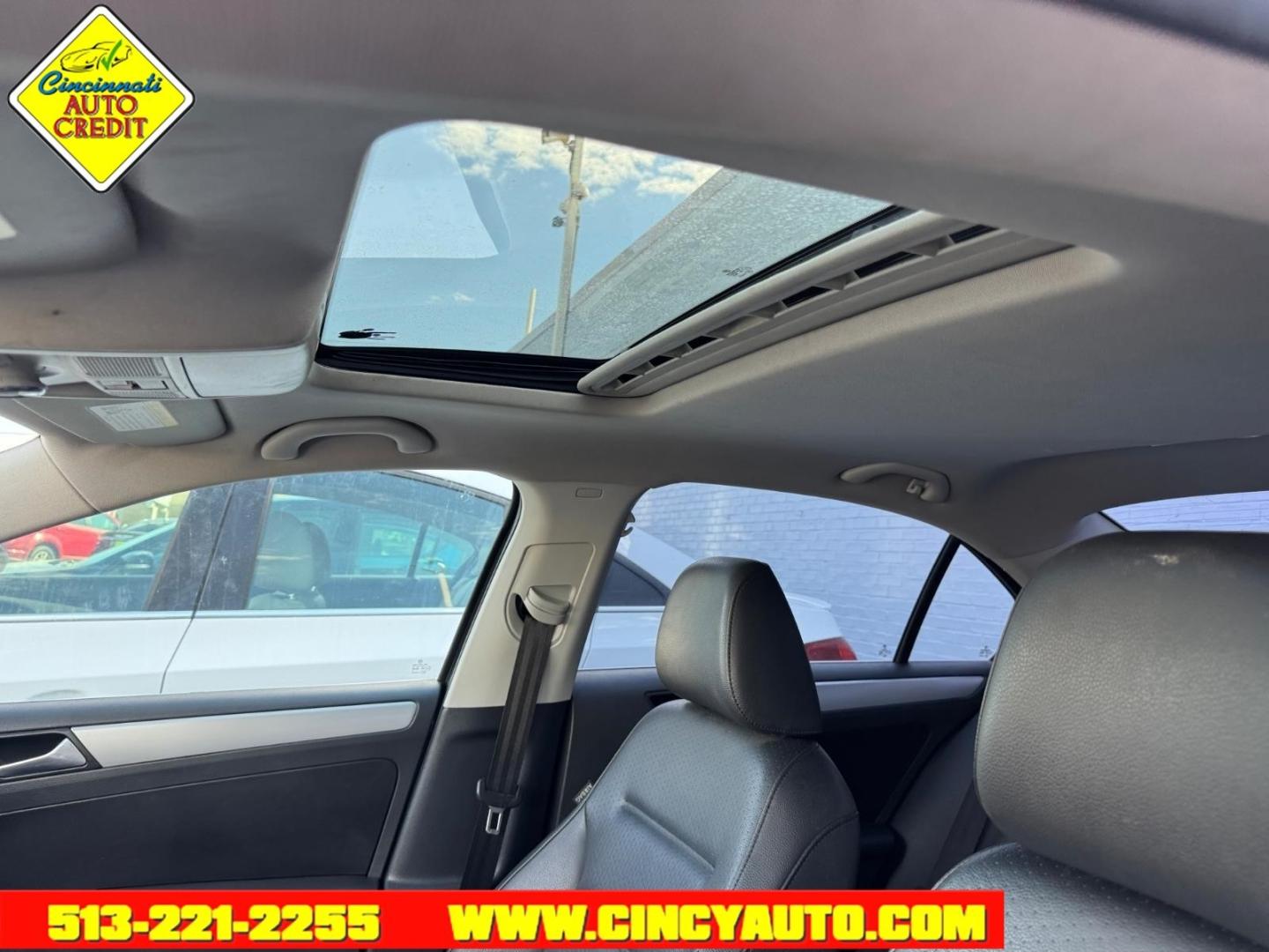 2014 Platinum Gray Metallic 2r2r Volkswagen Jetta SE PZEV (3VWD17AJXEM) with an 1.8L 1.8L Turbo I4 170hp 184ft. lbs. PZEV Direct Injection engine, 6-Speed Shiftable Automatic transmission, located at 2813 Gilbert Avenue, Cincinnati, OH, 45206, (513) 221-2255, 39.130219, -84.489189- Photo#5