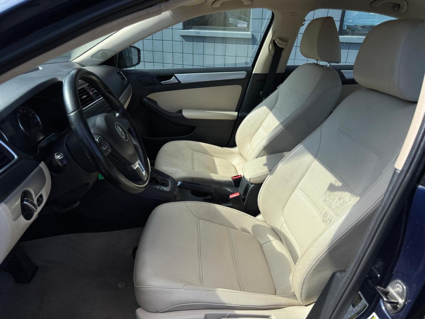 2014 Tempest Blue Metallic C1c1 Volkswagen Jetta SE PZEV (3VWD17AJ7EM) with an 1.8L 1.8L Turbo I4 170hp 184ft. lbs. PZEV Direct Injection engine, 6-Speed Shiftable Automatic transmission, located at 2813 Gilbert Avenue, Cincinnati, OH, 45206, (513) 221-2255, 39.130219, -84.489189- Photo#6