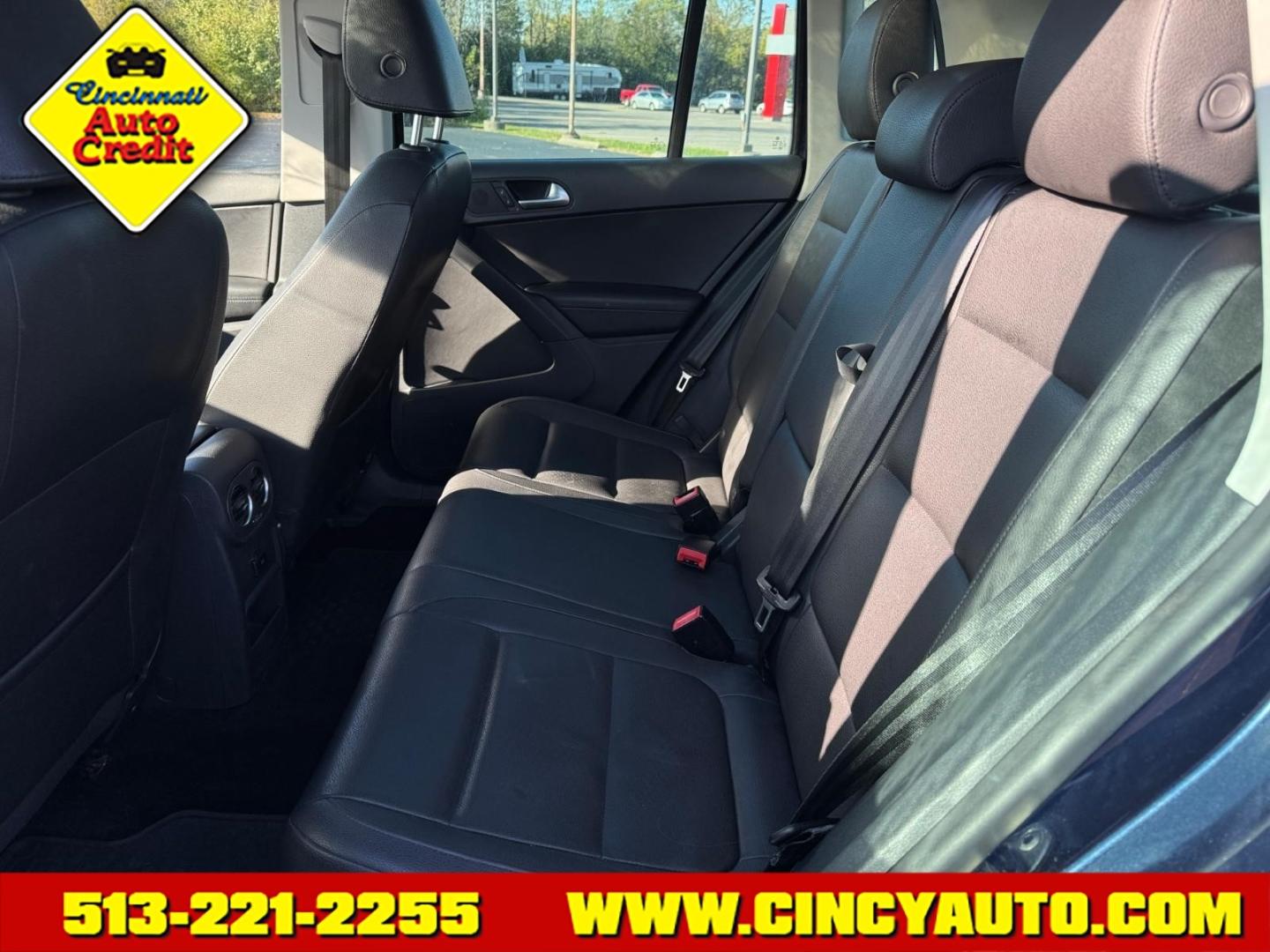 2015 Night Blue Metallic Z2z2 Volkswagen Tiguan SE 4Motion (WVGBV7AXXFW) with an 2.0L 2.0L Turbo I4 200hp 207ft. lbs. Fuel Injected engine, 6-speed Automatic with Tiptronic transmission, located at 5489 Dixie Highway, Fairfield, OH, 45014, (513) 221-2255, 39.333084, -84.523834- Photo#4